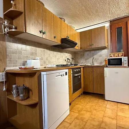 Polished 2-br Bi-level Navigli District Appartamento Milano