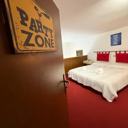 Apartment Polished 2-br Bi-level Navigli District
